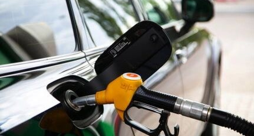 Пропуски зажигания и поломки двигателей: как запах и цвет выдают разбавленный бензин на АЗС