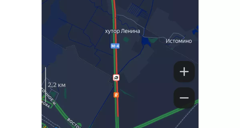 КамАЗ протаранил отбойник на М-4: трасса «Дон» встала в 10-километровую пробку