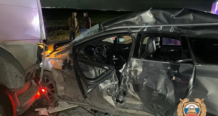 Ford с пятью детьми протаранил фуру на «Северном обходе»: четверо из них — подростки