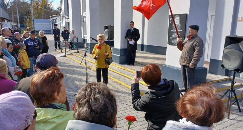 55 лет подвигу: герой Рейхстага Алексей Берест погиб на вокзале Ростова, спасая девочку из-под поезда
