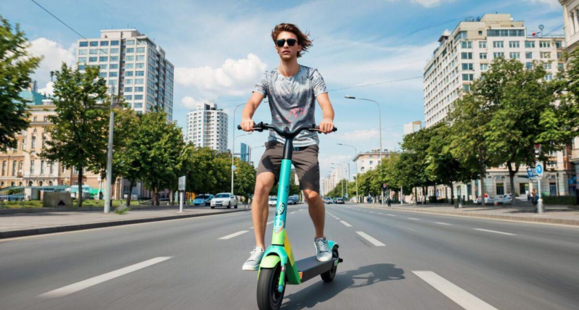 Три оператора, но никто не считает: мэрия Ростова вводит разметку и эвакуацию для самокатов