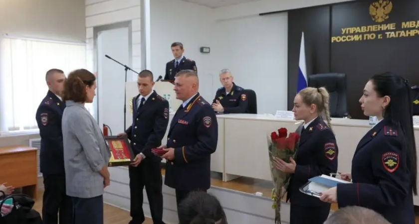 Вдове полковника Панюшкина вручили посмертную медаль «За отличие в охране общественного порядка»