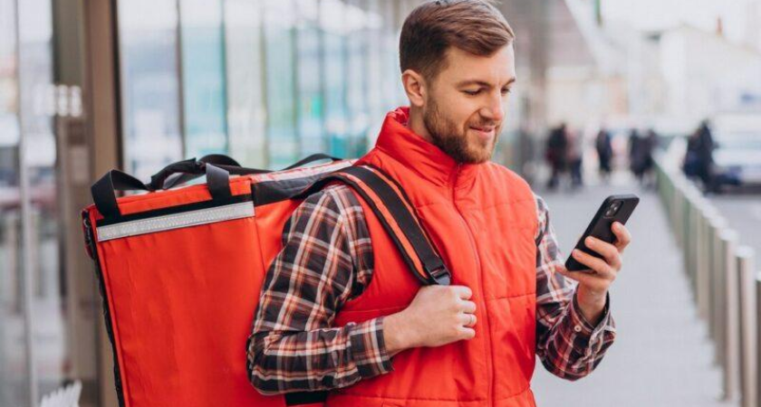 Курьеры на Дону зарабатывают 140 тысяч: зарплаты взлетели на 18% за год