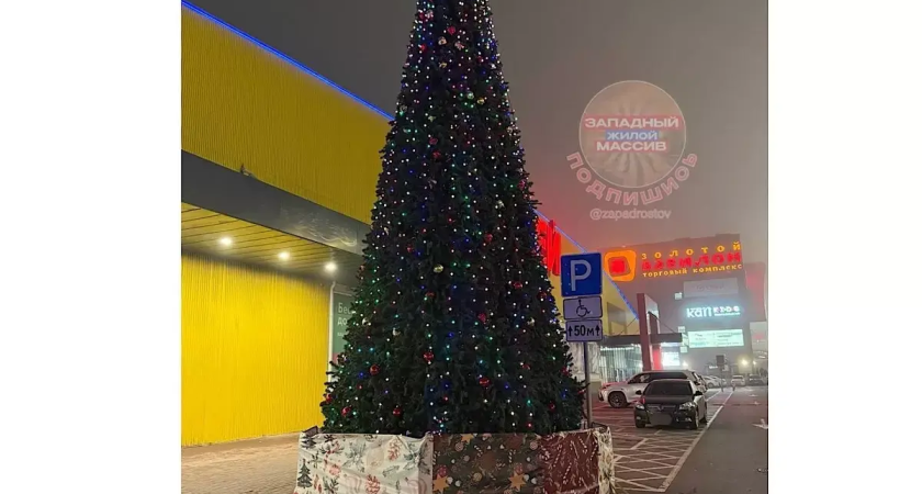 Ёлка с огнями у гипермаркета: Ростов встречает Новый год за полтора месяца до праздника