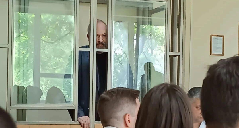 «Сюрреалистичный фильм»: экс-замгубернатора Кушнарева судят за взятку, но он признает лишь превышение полномочий