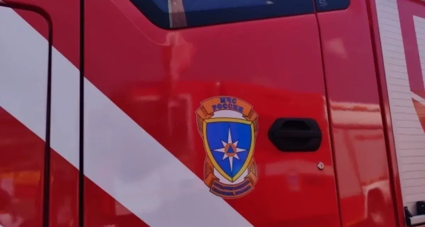 80 спасателей МЧС за сутки потушили семь пожаров и разобрали три ДТП