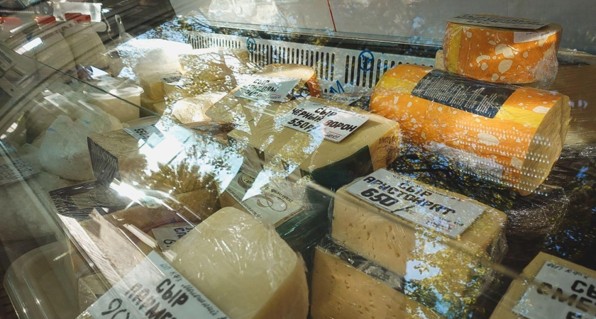 Шесть килограммов немецкого Dorblu сожгли на полигоне: предприниматель попался на санкционном сыре