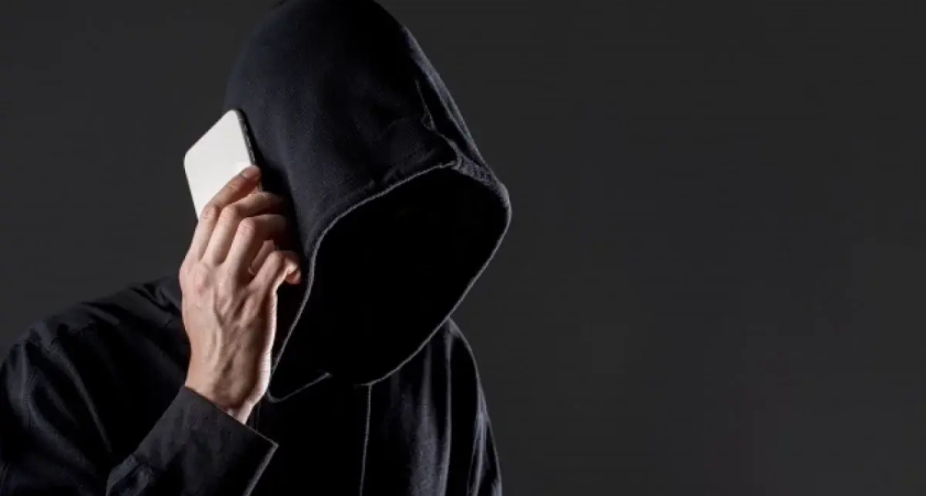 «Деньги под угрозой»: ростовчанка сняла 1,36 млн рублей с двух банков и перевела через QR-код мошенникам