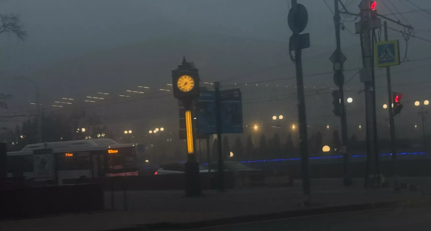 Видимость 50 метров: Ростов накрыло молочной дымкой, высотки растворились в тумане