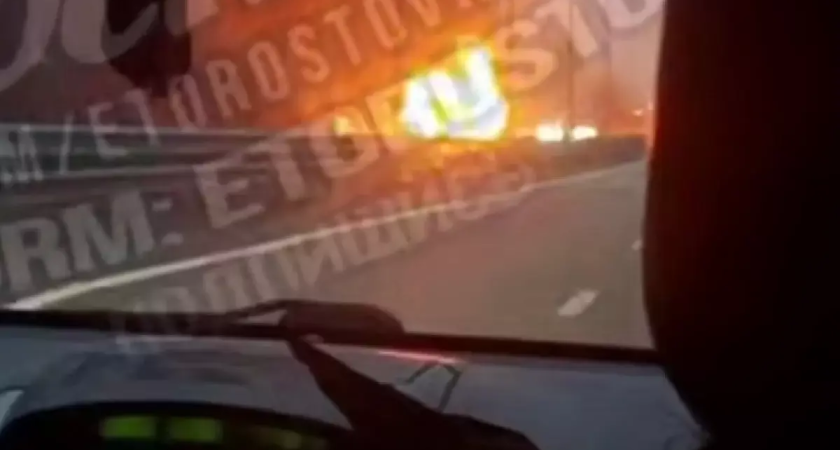 Пожар фуры у аэропорта Платов парализовал М-4: пробка растянулась на километры