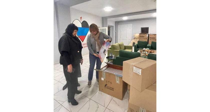 Учебники и сладости от донских производителей: Ростов помог детям Горловки перед Новым годом