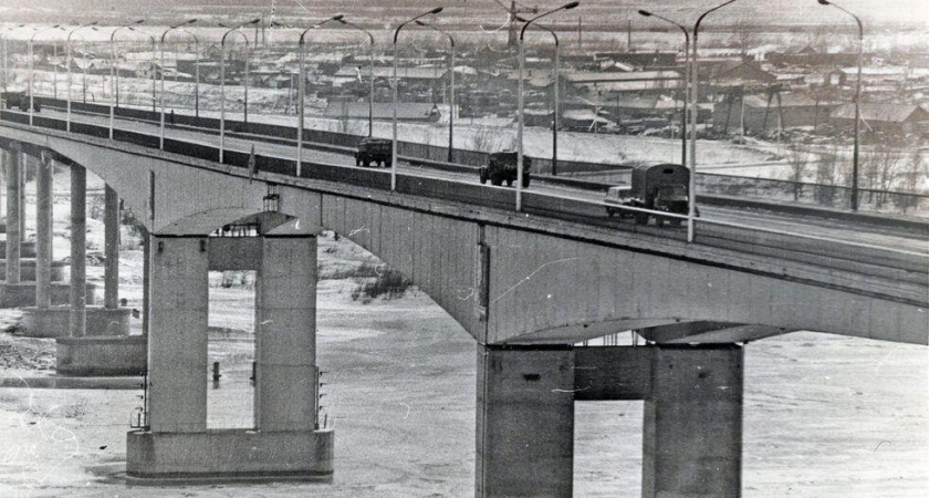 От бетонных блоков к легенде: 60 лет Ворошиловского моста в архивных фото