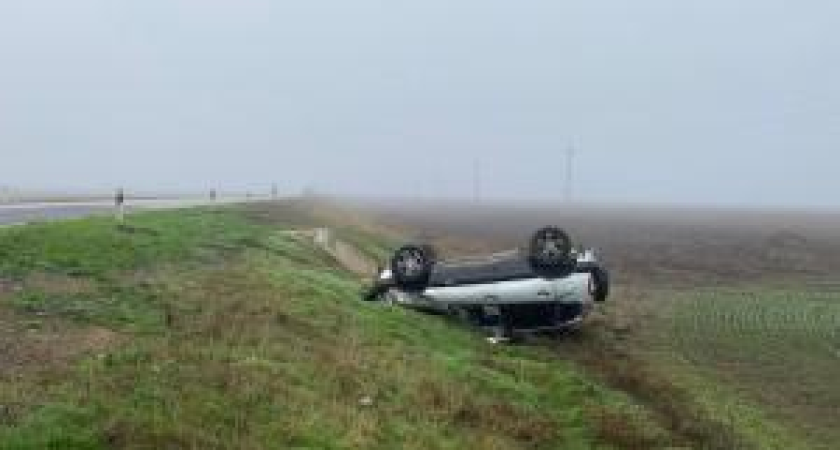 «Нива» опрокинулась после неудачного обгона: 20-летняя пассажирка госпитализирована с тяжелыми травмами