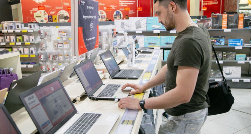 Инструменты рухнули на 4%, смартфоны и ноутбуки дешевеют: что происходит с ценами в Ростовской области