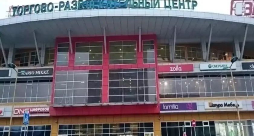 ТЦ «Рио» в Ростове не открылся: внутри работают кинологи с собаками