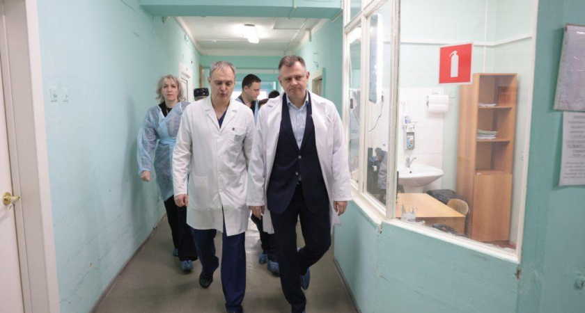 Слюсарь в Таганроге: окна затянули плёнкой, пока комиссии считают разрушения после атаки БПЛА