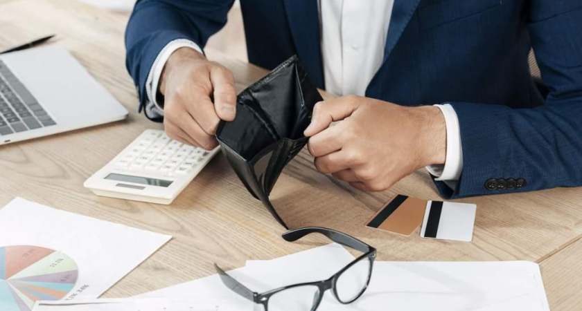 38 работников ЖКХ под Таганрогом месяцами не видели зарплату: долг превысил 5 млн рублей