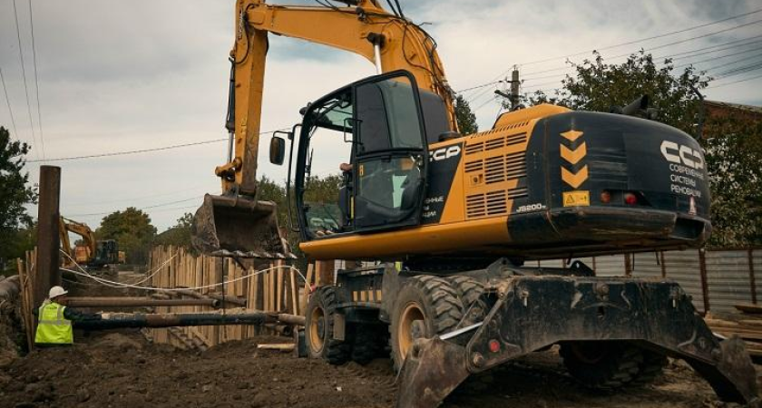 В Таганроге меняют 427 метров коллектора: железобетон заменят на полиэтилен до Нового года