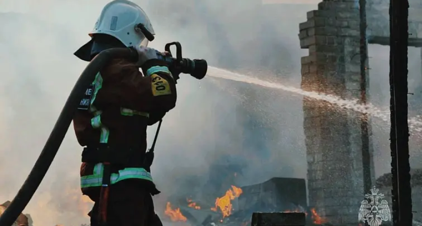 Ночная атака дронов: в Ростовской области потушили 5 пожаров за сутки