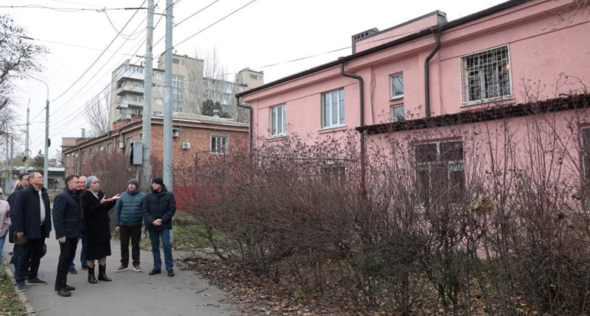 290 окон за неделю до зимы: Таганрог мобилизует ростовские предприятия для срочного остекления