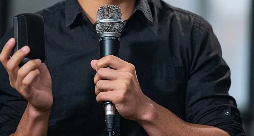 Памятник Деревянко в Таганроге с «Оскаром» вызвал волну насмешек в сети