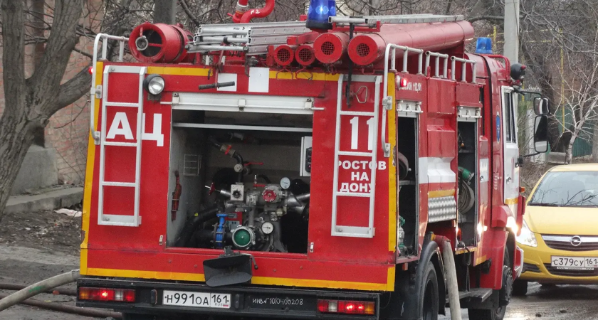 11 пожаров за сутки: спасатели Ростова на пределе сил