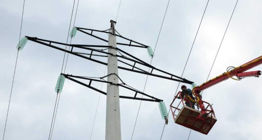 13 изношенных опор ЛЭП заменили на устойчивые к ураганам до 32 м/с в Ростовской области