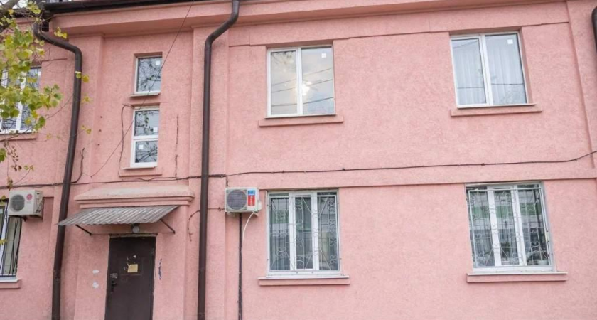 665 разбитых окон в Таганроге: мэр лично контролирует восстановление после атак дронов