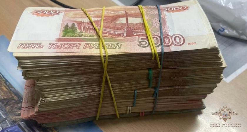 Таганрогская предпринимательница скрывала 17,5 млн через личные счета