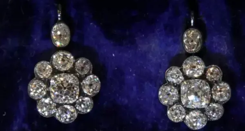 За миллион рублей: серьги XIX века и антиквариат из Ростова наводнили доски объявлений