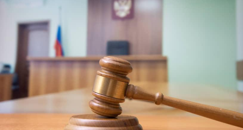 Суд отменил запрет на госслужбу врачу, получившему 81 тыс. рублей взятки