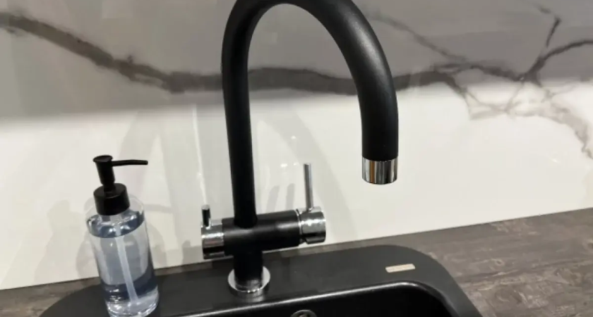 Порыв трубопровода оставил без воды десятки домов Ростова в новогодние дни