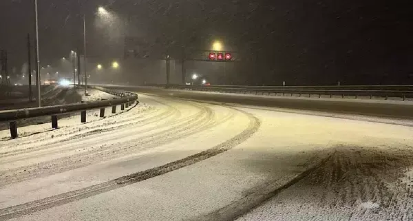 Трасса в Миллерово замело снегом: синоптики предупредили о гололеде