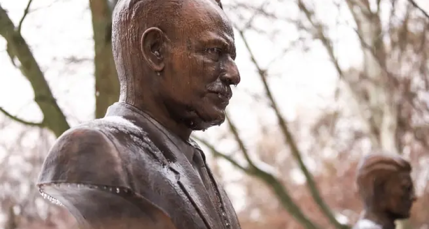 К 125-летию Шолохова снимут фильм и сериал за 6 лет по поручению Путина