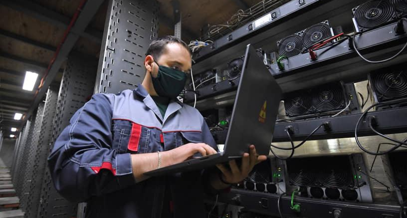 Майнеры взломали 78% трехфазных счетчиков в частном секторе Дона