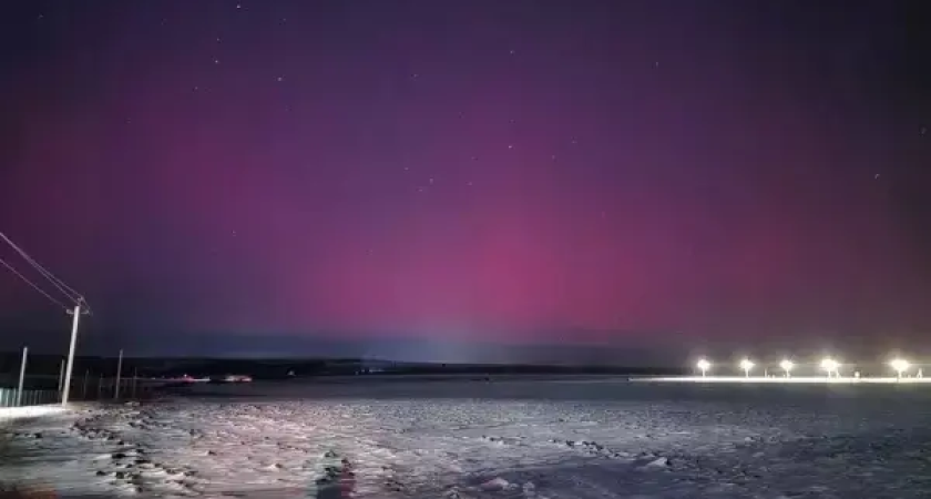 «Розовое чудо»: жители Таганрога и Миллерово наблюдали редкое северное сияние благодаря солнечному ветру