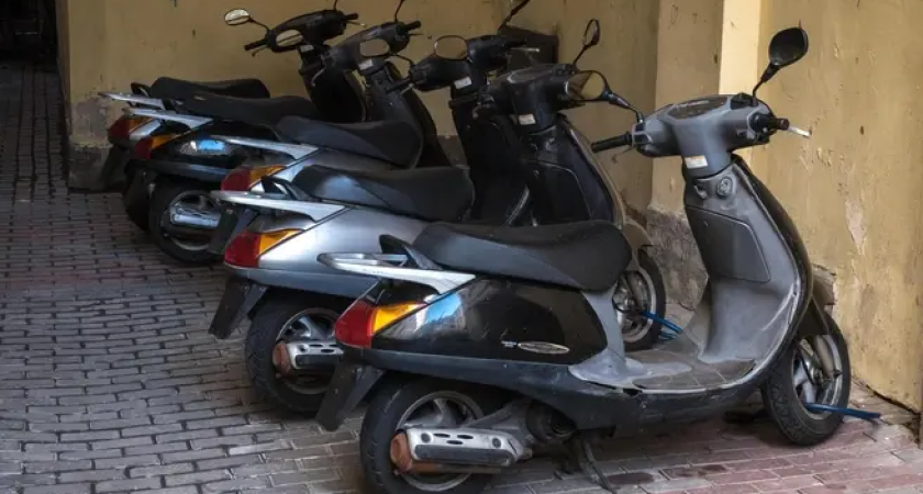 «Бензин по паспорту»: Ростовская область поддержала запрет на продажу топлива подросткам после роста ДТП с юными мотоциклистами