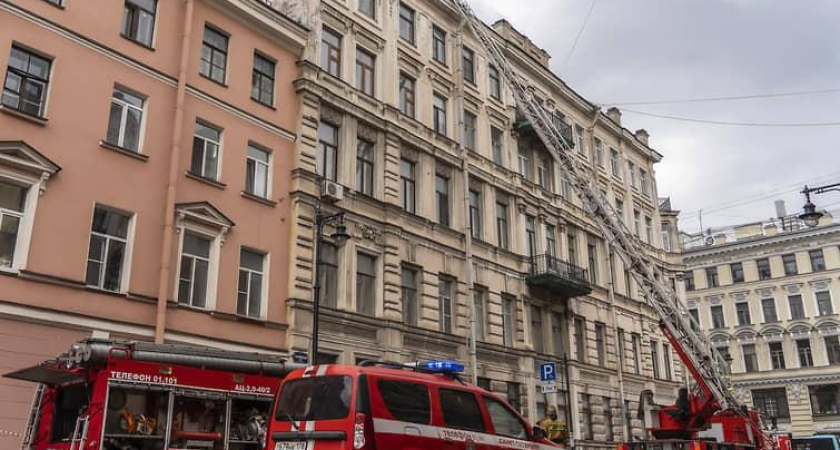 Огненные сутки: 171 спасатель боролся с 11 пожарами в Ростовской области