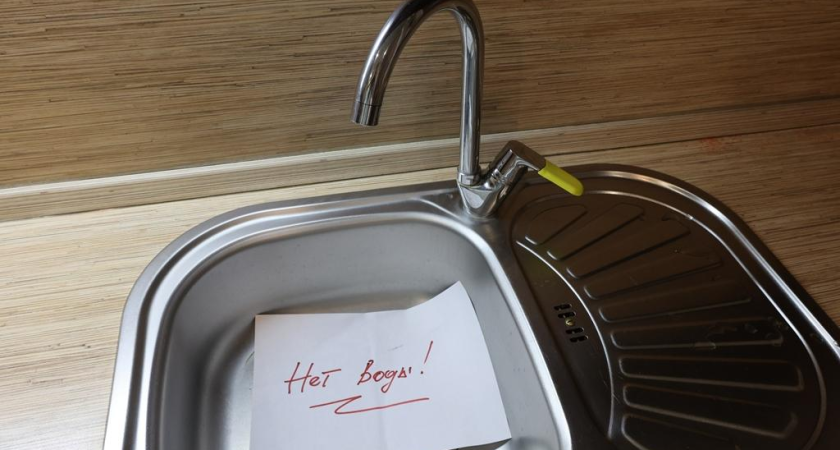 Три района Таганрога без воды: аварийные бригады устраняют прорывы труб диаметром до 500 мм