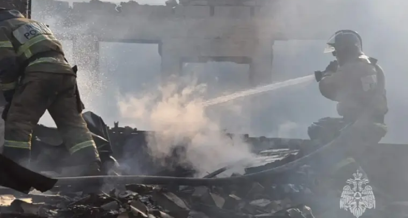 Спасены 3 человека: огнеборцы Дона потушили 10 пожаров за сутки 30 января