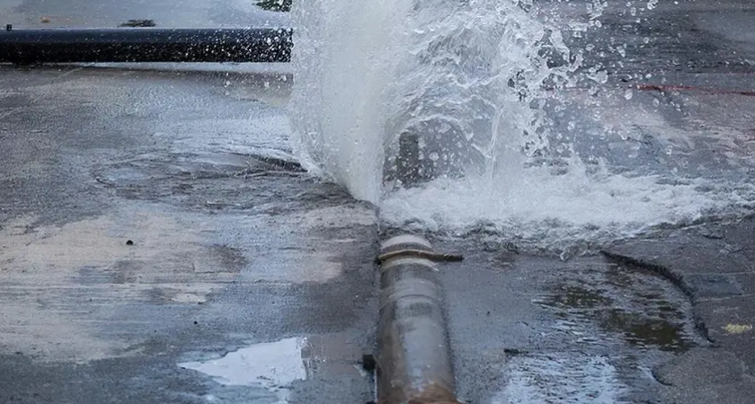 Авария на водопроводе оставила без воды два населенных пункта до 22:00