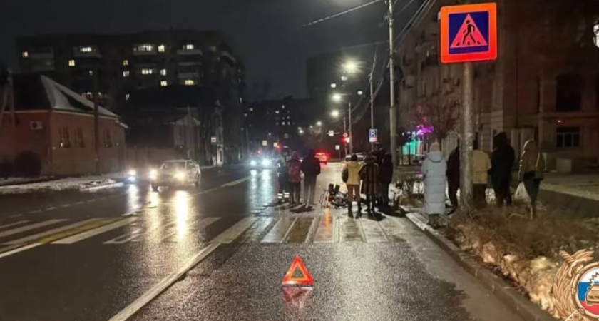 77-летний пенсионер пострадал под колесами Kugoo на пешеходном переходе в Ростове