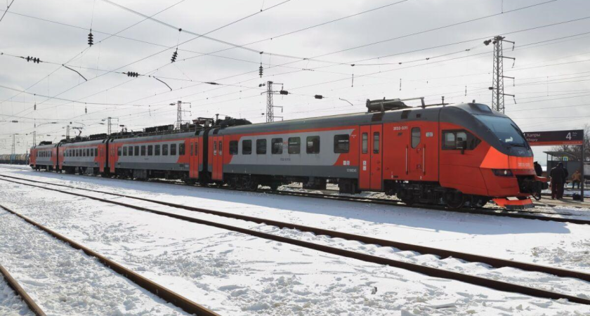 Важнейшая транспортная артерия Дона потеряла 100 тысяч пассажиров: электрички Ростов-Таганрог уступают курортным направлениям