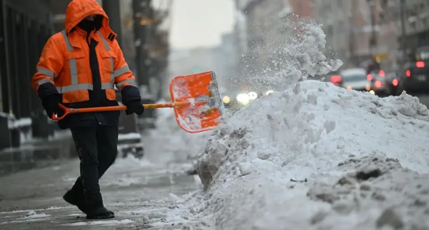 253 снегоуборщика атакуют ночной Ростов: город бросает дополнительные 132 машины на борьбу со снегом