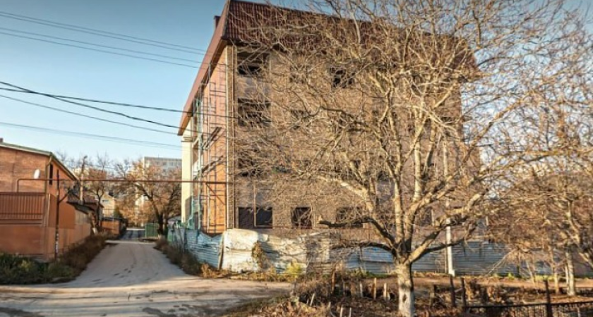 Незаконный шестиэтажный дом в Ростове выставлен на торги за 3,97 млн рублей по решению суда