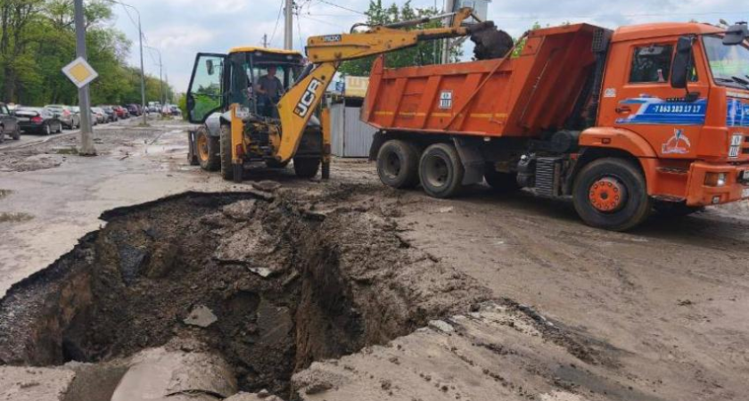 Три района Ростова остались без холодной воды до 18:00: аварийные бригады устраняют порывы на Гусева, Еременко и Большой Садовой