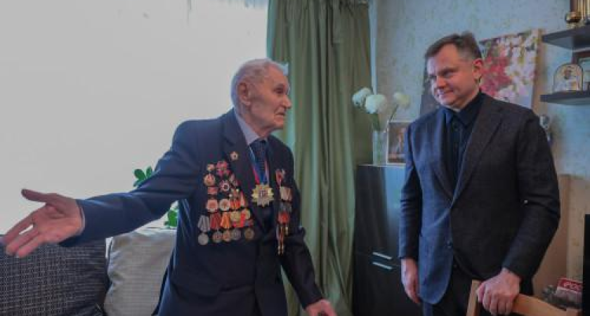 100-летний герой войны принял губернатора: Юрий Слюсарь навестил ветерана, освобождавшего Ростов в 1943-м