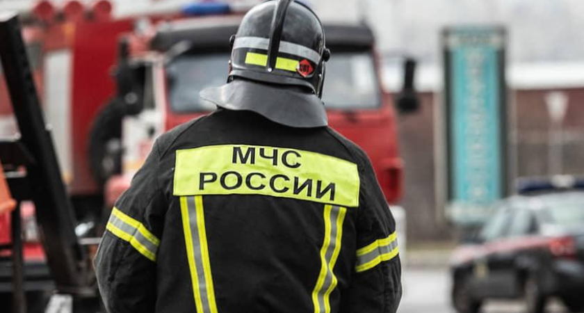 Огненные сутки: спасатели МЧС потушили 4 техногенных пожара в Ростовской области за 14 февраля