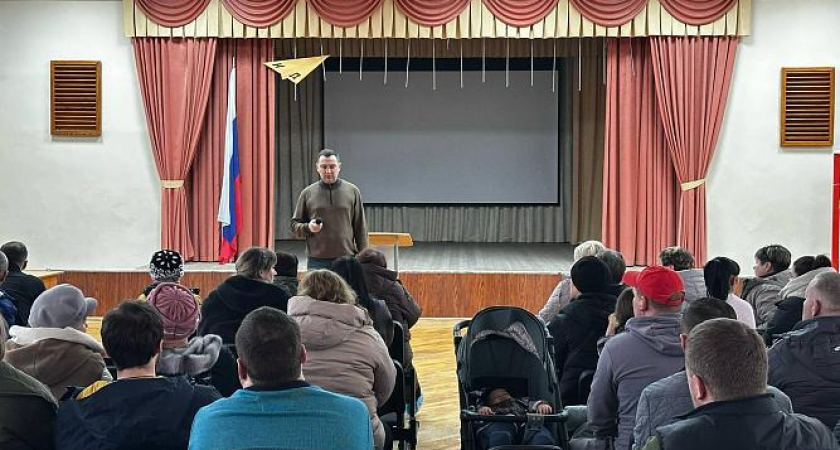 «Угрозы обрушения больше нет»: глава Новочеркасска лично встретился с жителями дома с рухнувшей крышей