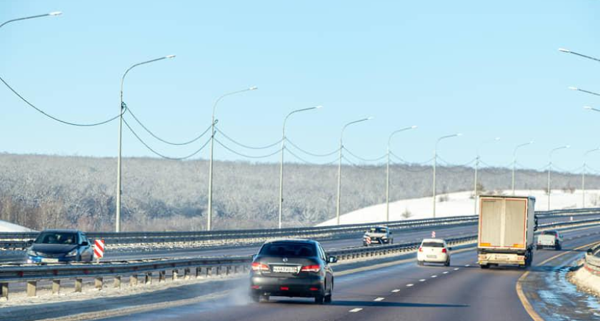 Фуры на летней резине парализовали Ростов: власти требуют пересмотра штрафов после снежного коллапса